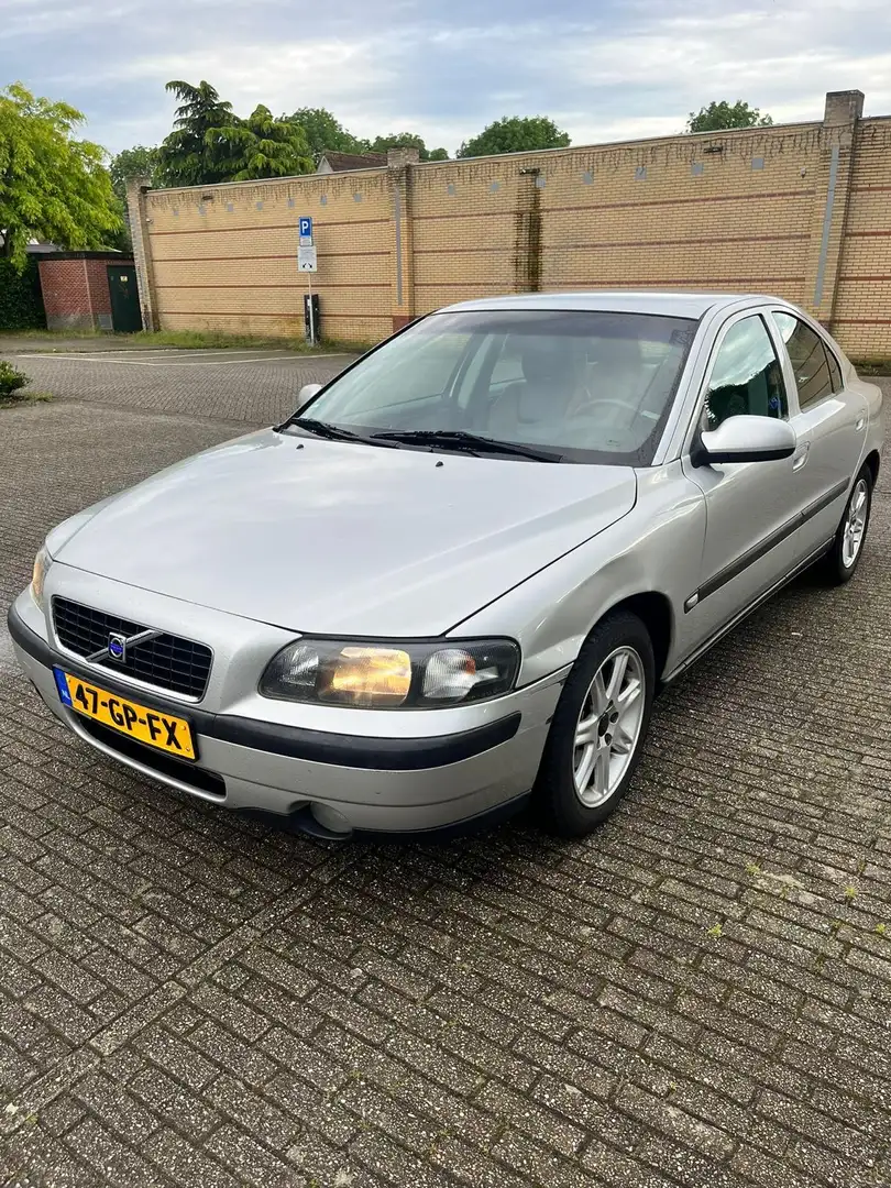 Volvo S60 2.4 Gris - 1