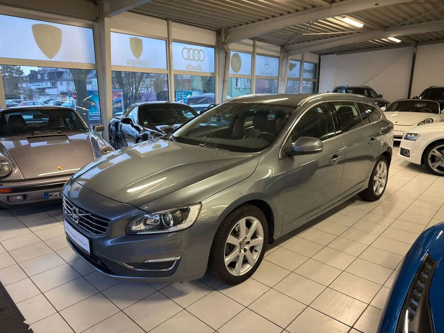 Volvo V60 Summum/R.Kamera/Memory/SHZ Gri - 1