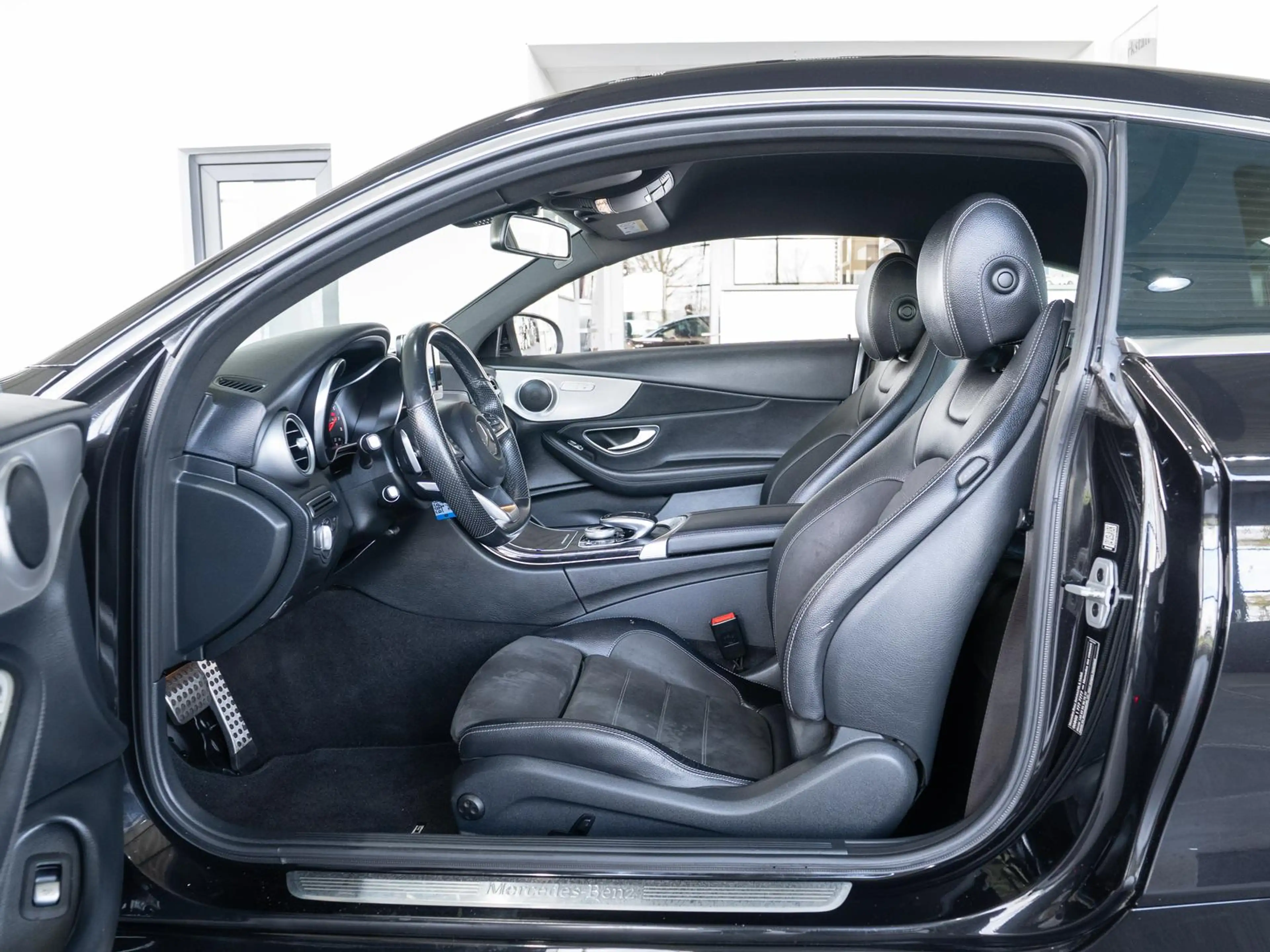 Mercedes-Benz C 180 Coupé 9G-Tronic *AMG-LINE*SHZ*PDC* — photo 9