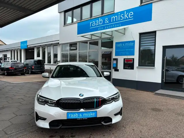 BMW 320 d Sport Line *Navi/Kamera/SHZ*
