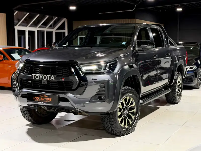TOYOTA Hilux