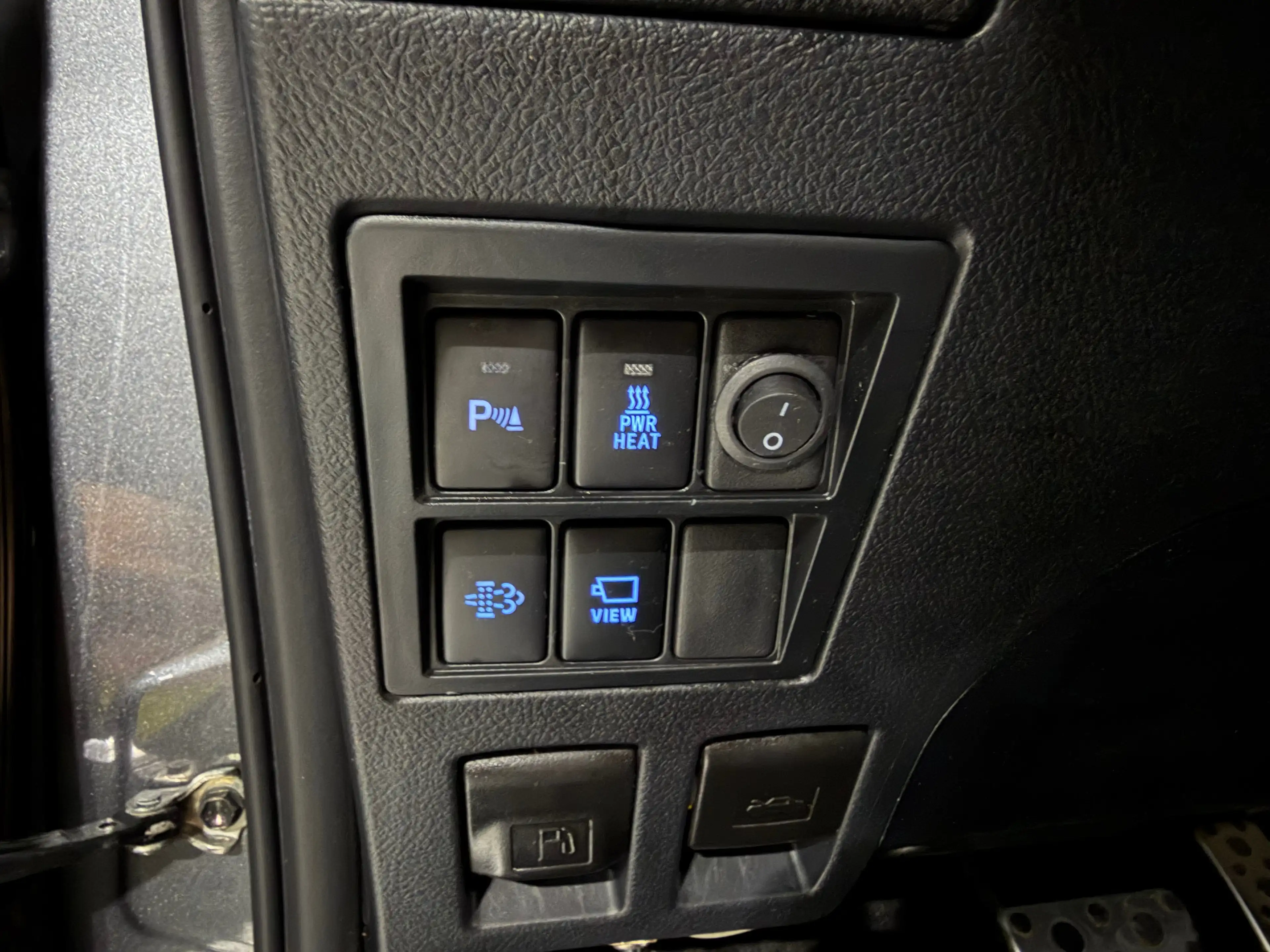 Toyota Hilux 2.8 D-4D 4WD GR Sport Bt Automatique DISTRONIC NAVIGATION CAMERA CARPLAY LED — photo 14