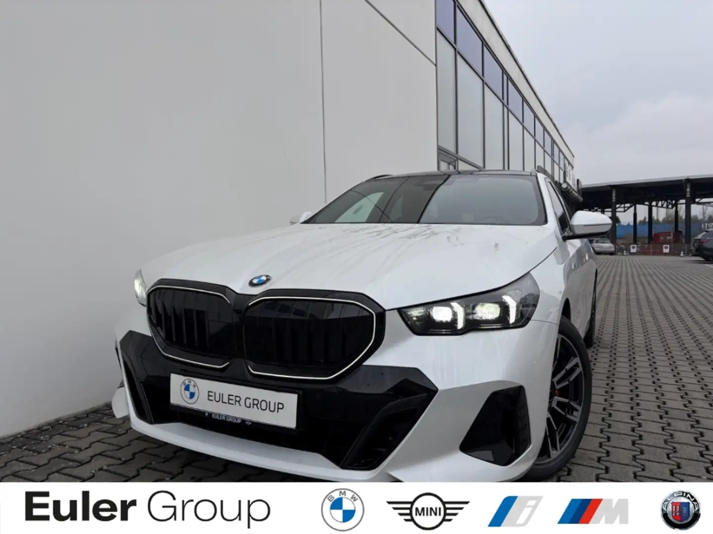 BMW 520 i M-Sport PRO Sommer19'' AHK Pano H/K AdLED DA+ Pa Weiß - 1