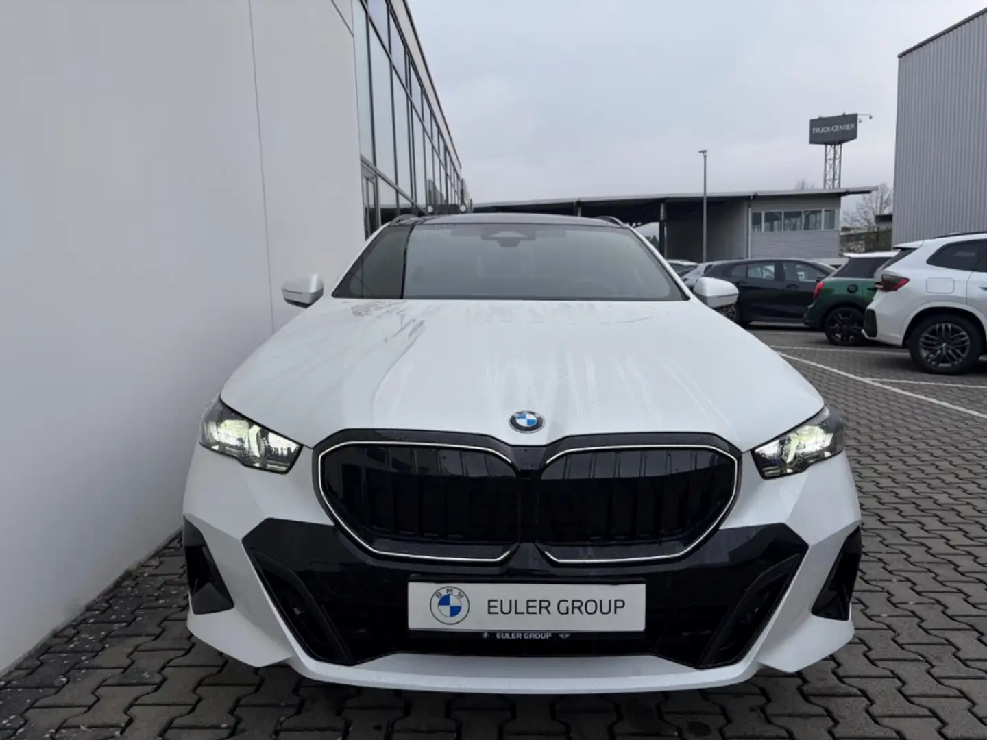 BMW 520 i M-Sport PRO Sommer19'' AHK Pano H/K AdLED DA+ Pa Weiß - 2