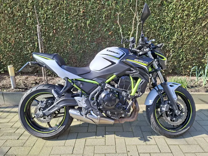 Kawasaki Z 650 - foto 2