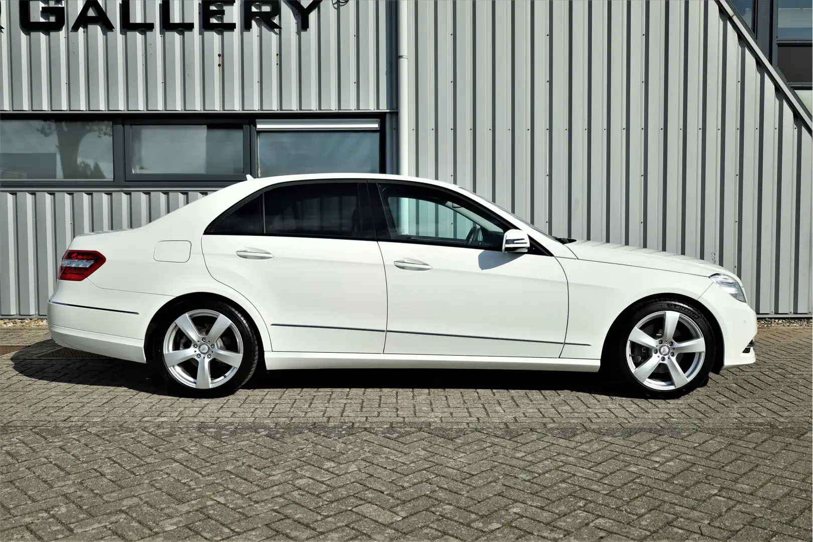 Mercedes-Benz E 300 E 4-Matic BlueEFFICIENCY Avantgarde Wit - 2