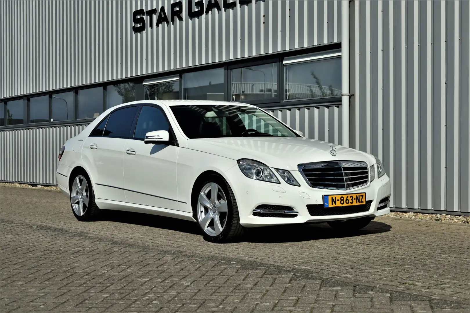 Mercedes-Benz E 300 E 4-Matic BlueEFFICIENCY Avantgarde Wit - 1