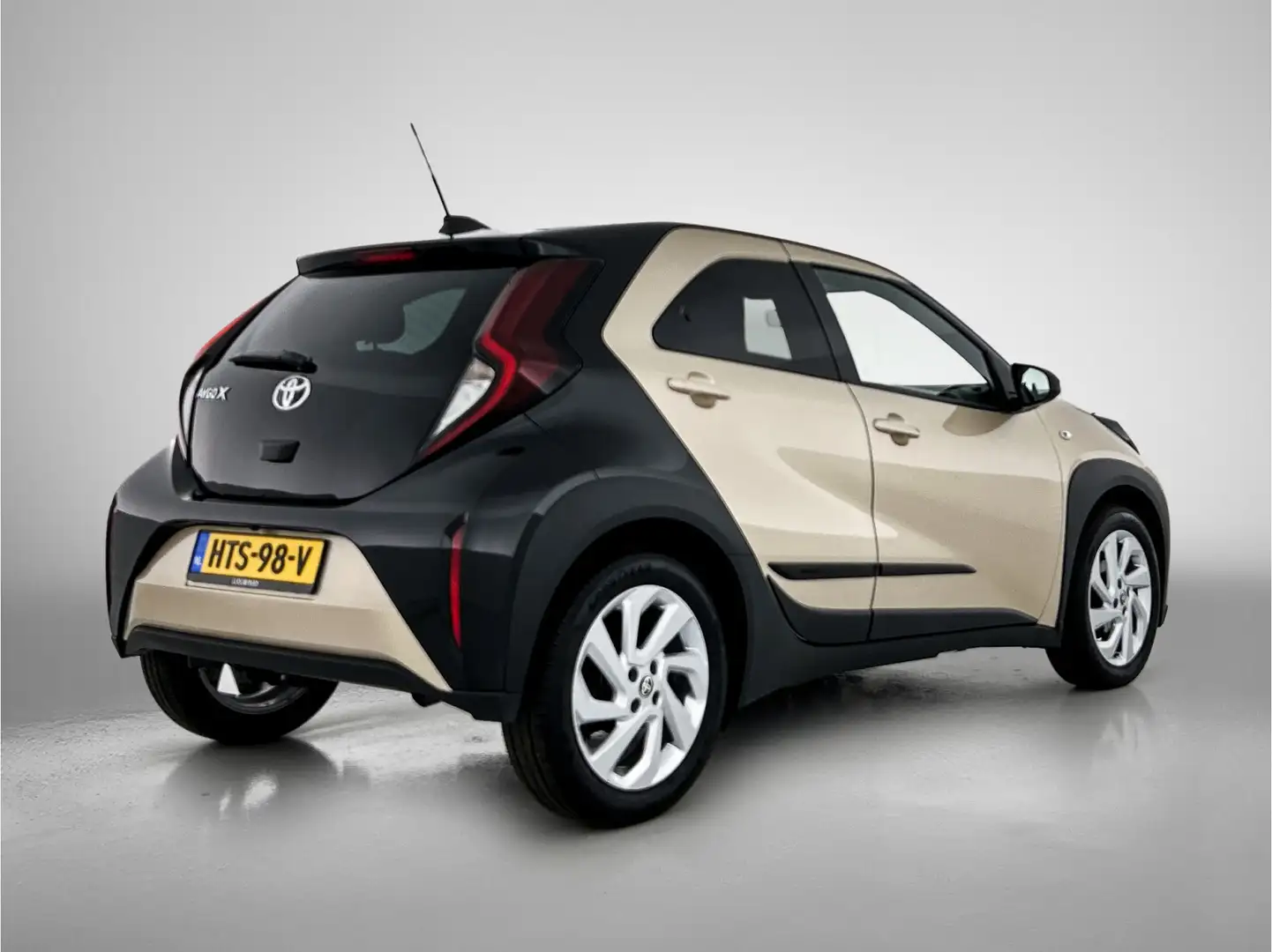 Toyota Aygo X 1.0 VVT-i S-CVT first Limited Bruin - 2