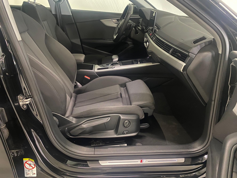 Audi A4 Avant 40 TFSI S edition 19" ACC Trekhaak Navi Audi — photo 39