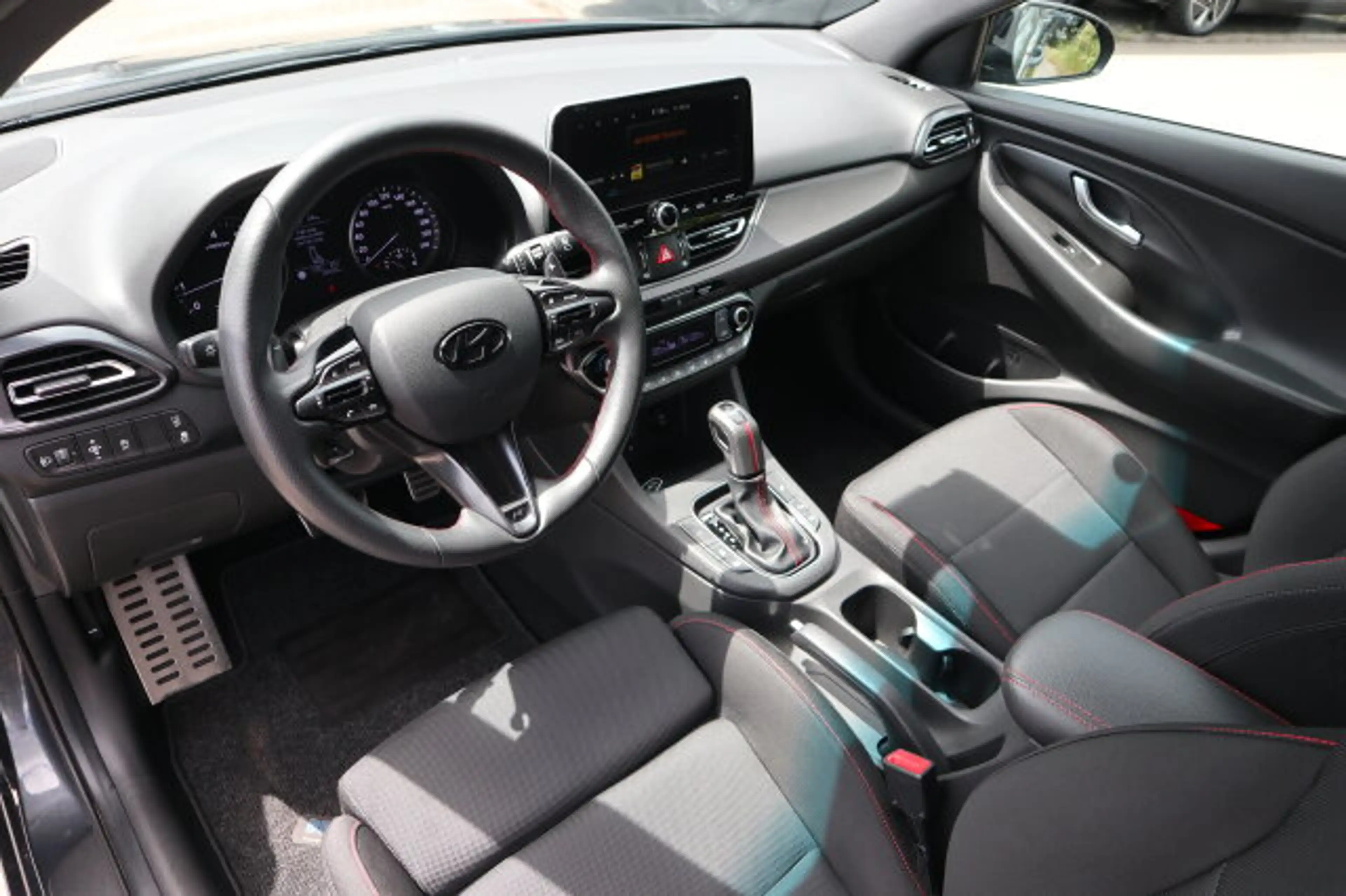Hyundai i30 1.5 T-GDI N-Line Mild-Hybrid Kamera/Navi/PDC Autom./Klima/BC/Tempomat/eFH./Audiosystem: Radio RDS/Sportsitze — photo 7