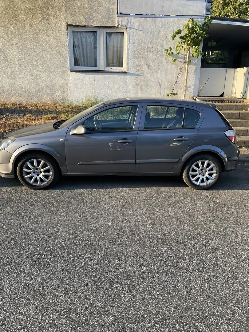 Opel Astra 1.6 Enjoy Grijs - 2