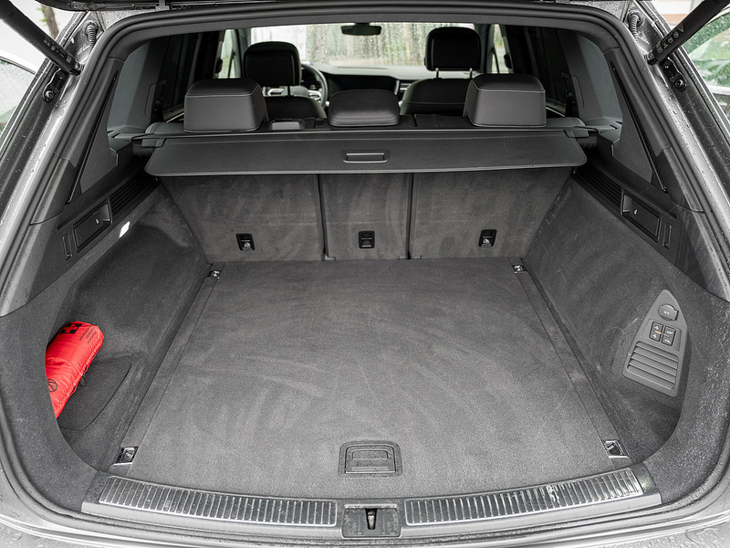 Volkswagen Touareg 3.0 V6 TDI R-Line 4M AHK 360° PANO — photo 14