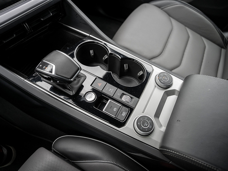 Volkswagen Touareg 3.0 V6 TDI R-Line 4M AHK 360° PANO — photo 8