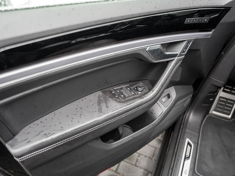 Volkswagen Touareg 3.0 V6 TDI R-Line 4M AHK 360° PANO — photo 12