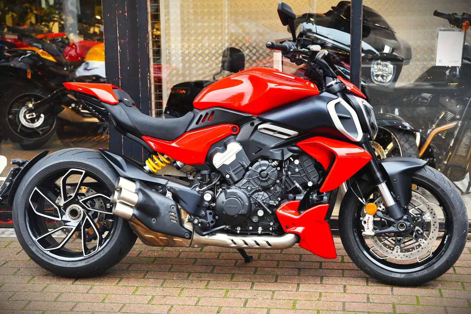 Ducati Diavel V4 ***MOTO VERTE*** Rood - 2