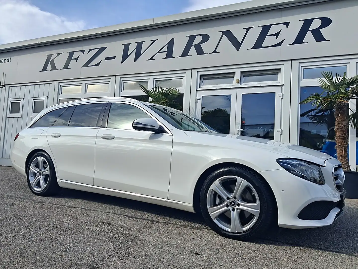Mercedes-Benz E 200 d T Aut. Weiß - 1