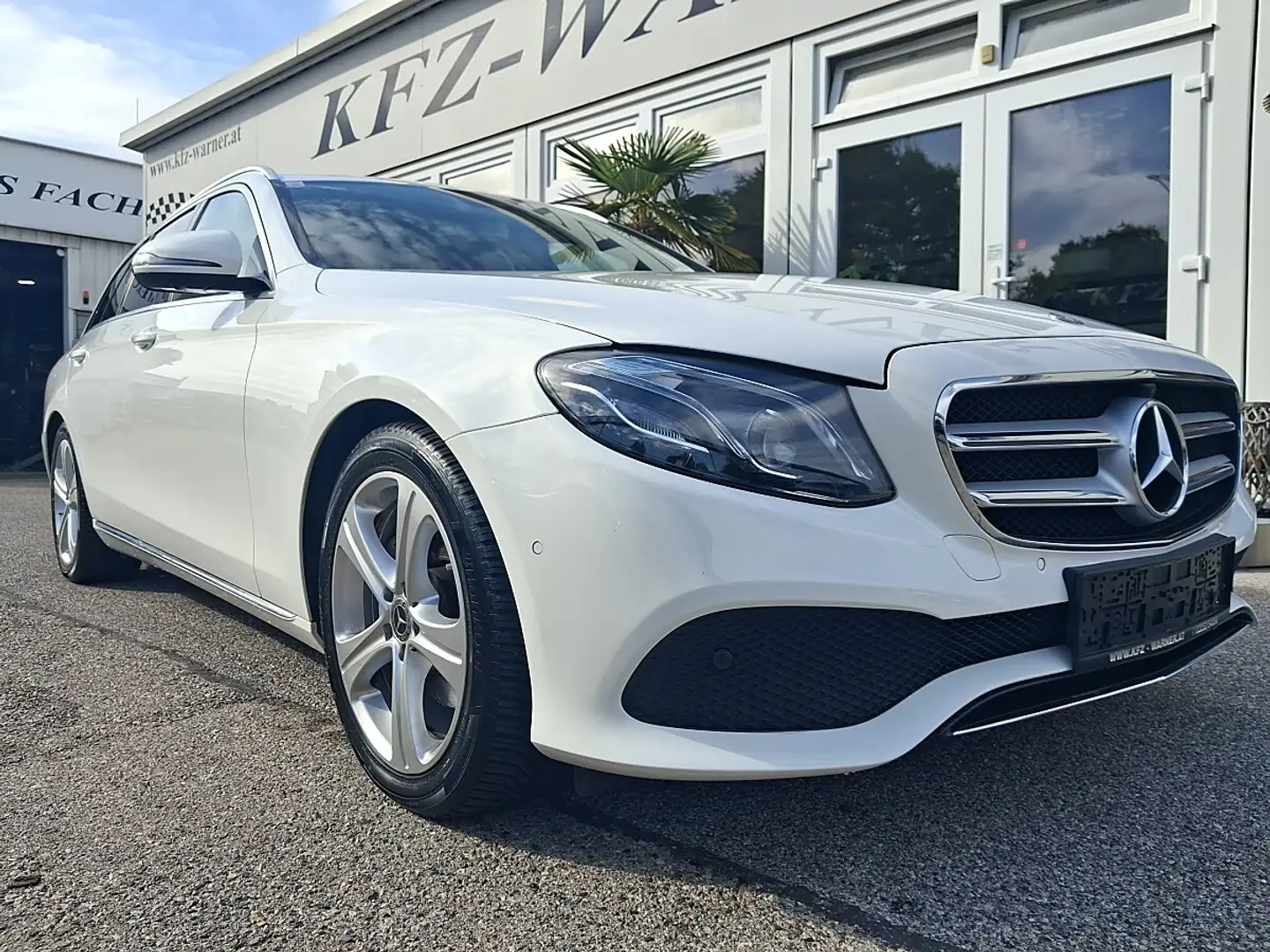 Mercedes-Benz E 200 d T Aut. Weiß - 2
