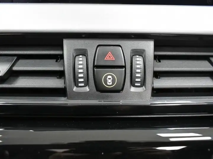 BMW X1 sDrive18dA Corporate 2021, foto 20