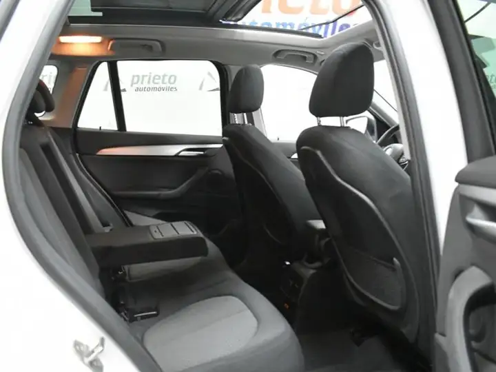 BMW X1 sDrive18dA Corporate 2021, foto 43