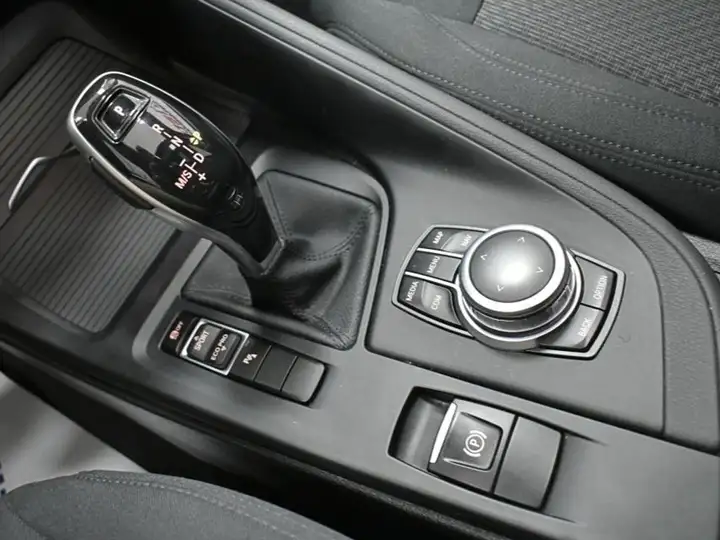 BMW X1 sDrive18dA Corporate 2021, foto 18