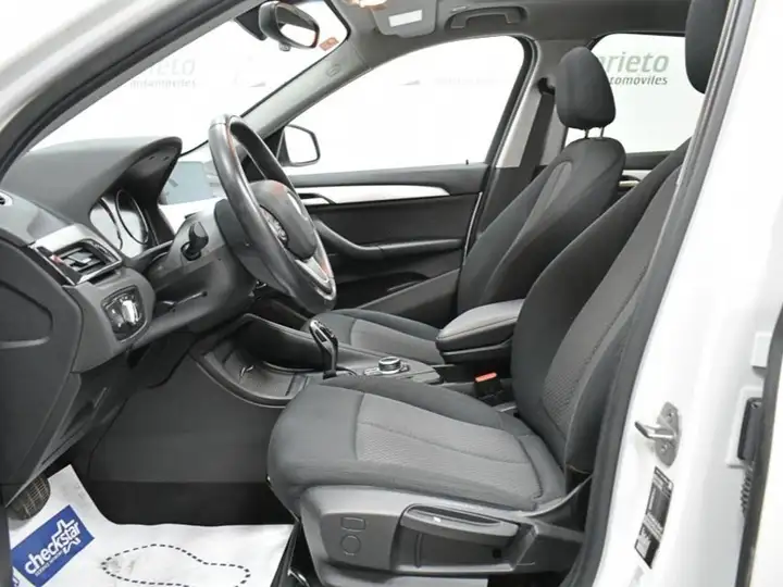BMW X1 sDrive18dA Corporate 2021, foto 9