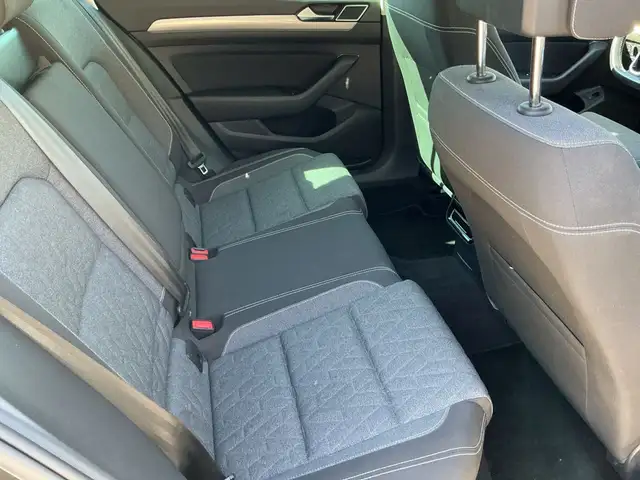 Volkswagen Passat view 16