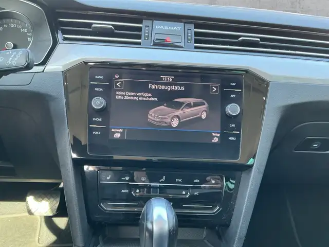 Volkswagen Passat view 11