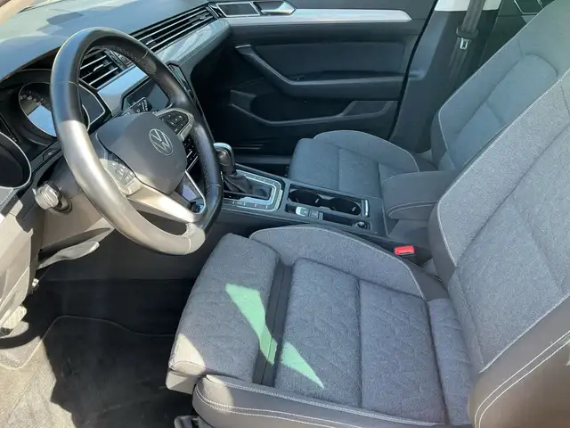 Volkswagen Passat view 12