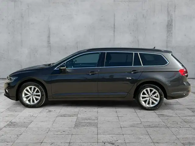 Volkswagen Passat view 4