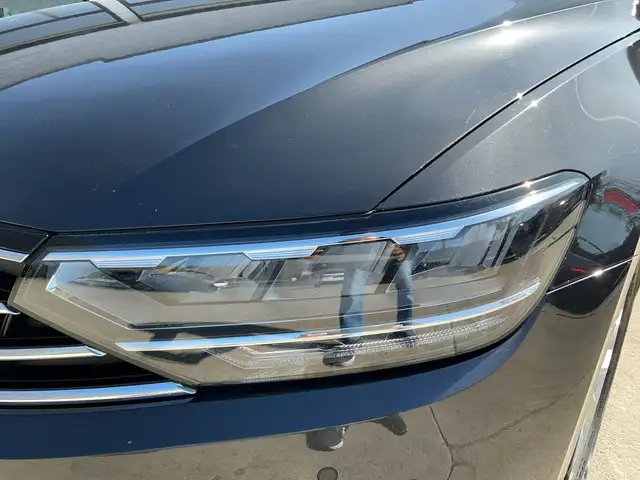 Volkswagen Passat view 18