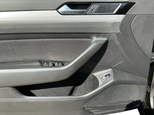 Volkswagen Passat view 15