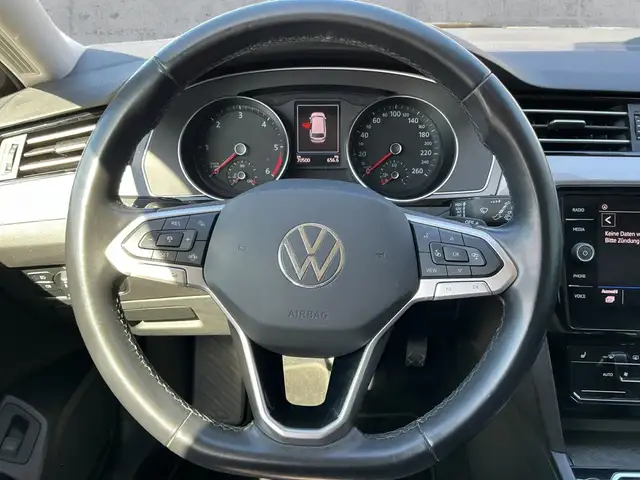 Volkswagen Passat view 10