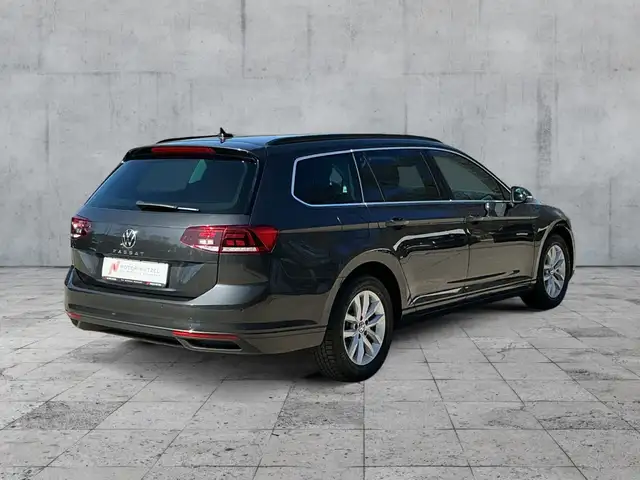 Volkswagen Passat view 6