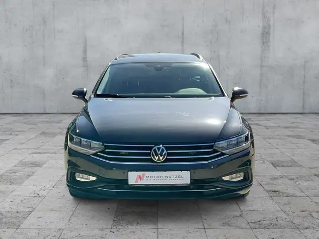 Volkswagen Passat view 3