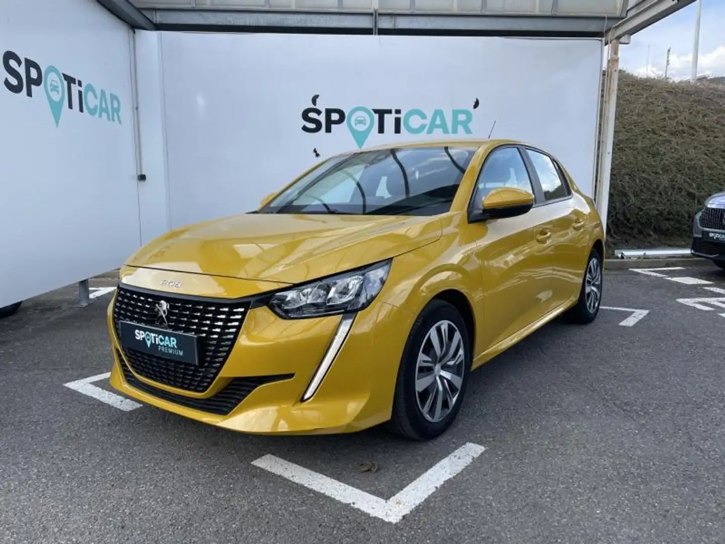 Peugeot e-208 1.2 PureTech 100ch S\u0026S Active Geel - 1