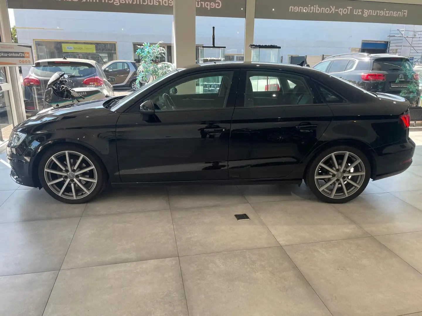 Audi A3 Limousine attraction STANDHEIZUNG/TÜV+HuNEU Schwarz - 2