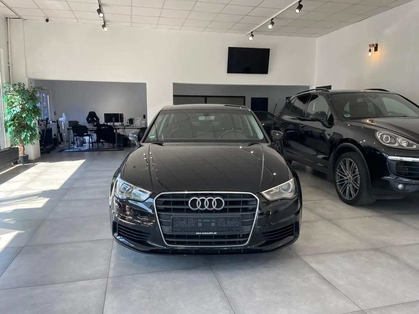 Audi A3 Limousine attraction STANDHEIZUNG/TÜV+HuNEU Schwarz - 1