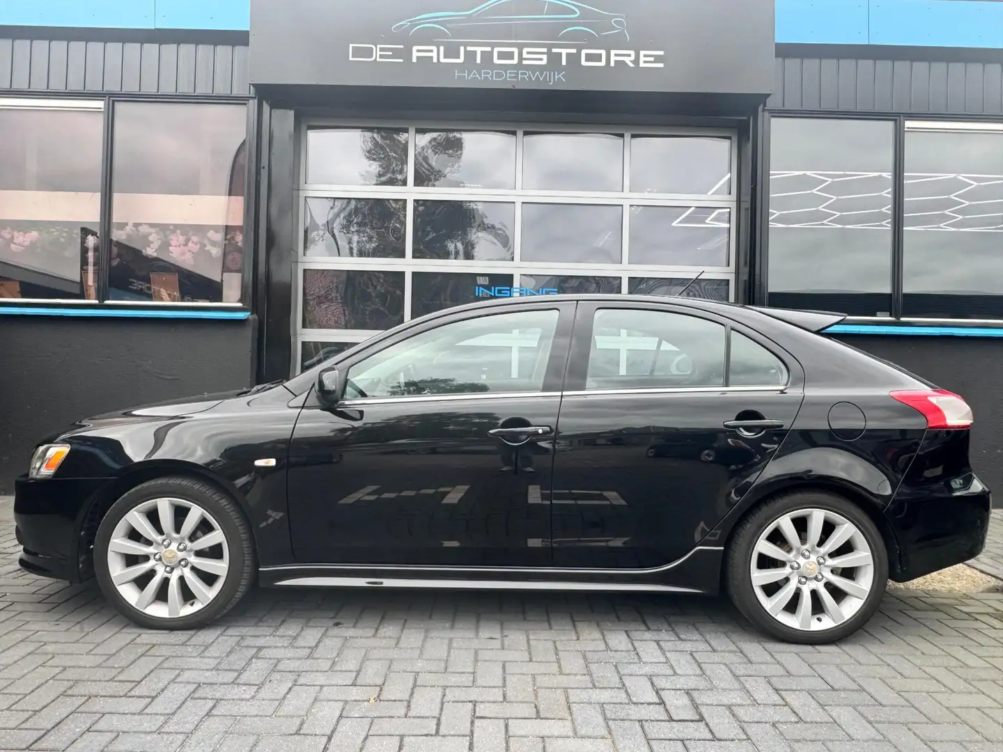 Mitsubishi Lancer Sportback 1.8 Intense Airco Cruise Rockford sounds Zwart - 2