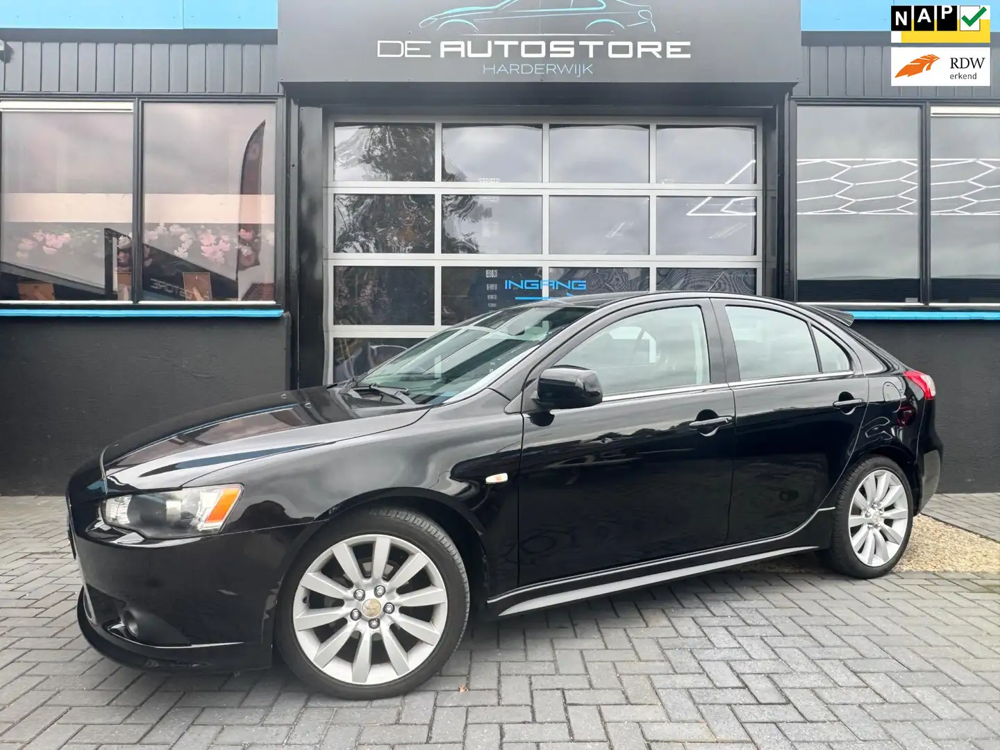 Mitsubishi Lancer Sportback 1.8 Intense Airco Cruise Rockford sounds Zwart - 1