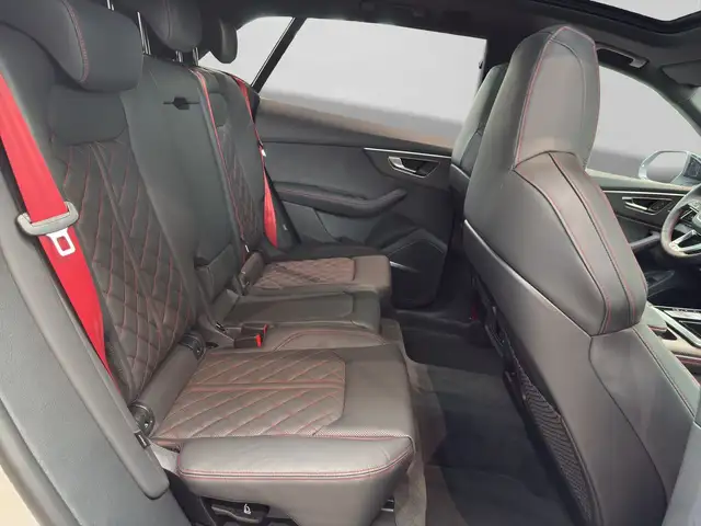 Audi Q8 view 6