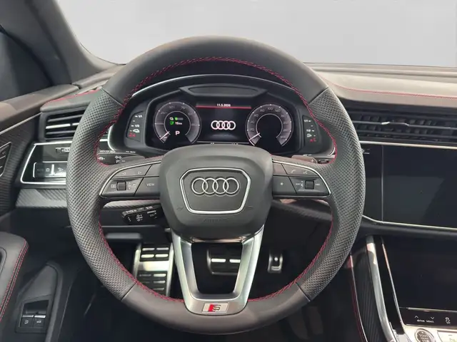 Audi Q8 view 9