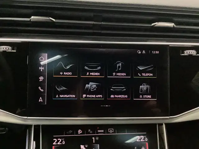 Audi Q8 view 15