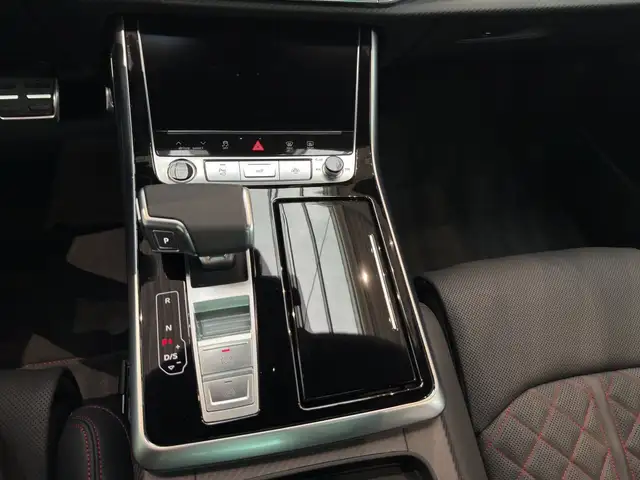 Audi Q8 view 11