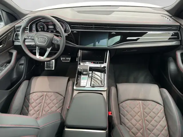 Audi Q8 view 5