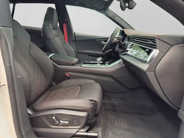 Audi Q8 view 4