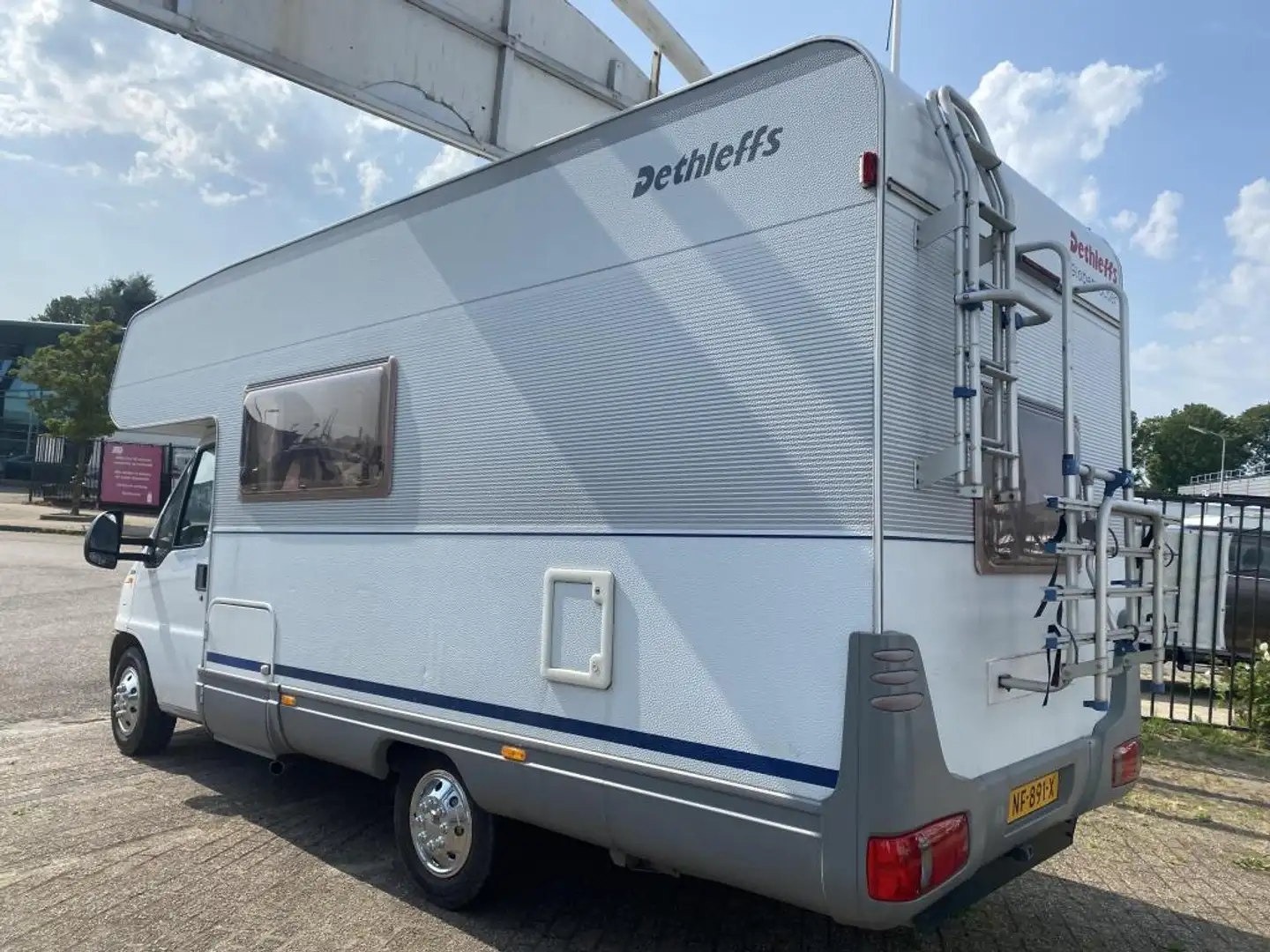 Dethleffs Globetrotter 6 PERS Met stapelbed &amp;XXL ga - 2