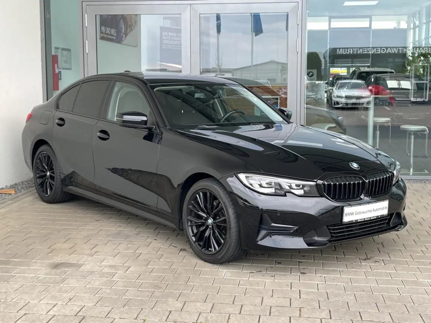 BMW 320 i Limousine Advantage PDC.SH.Tempomat.DAB. Noir - 2