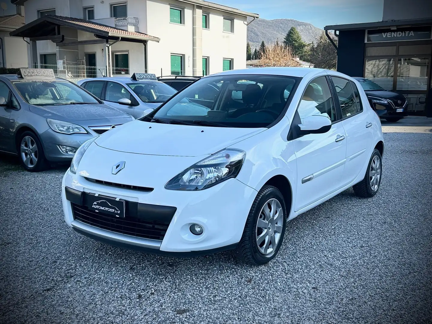 Renault Clio 5p 1.5 dci UNIPROPRIETARIO-NEOPATENTATI Bianco - 1