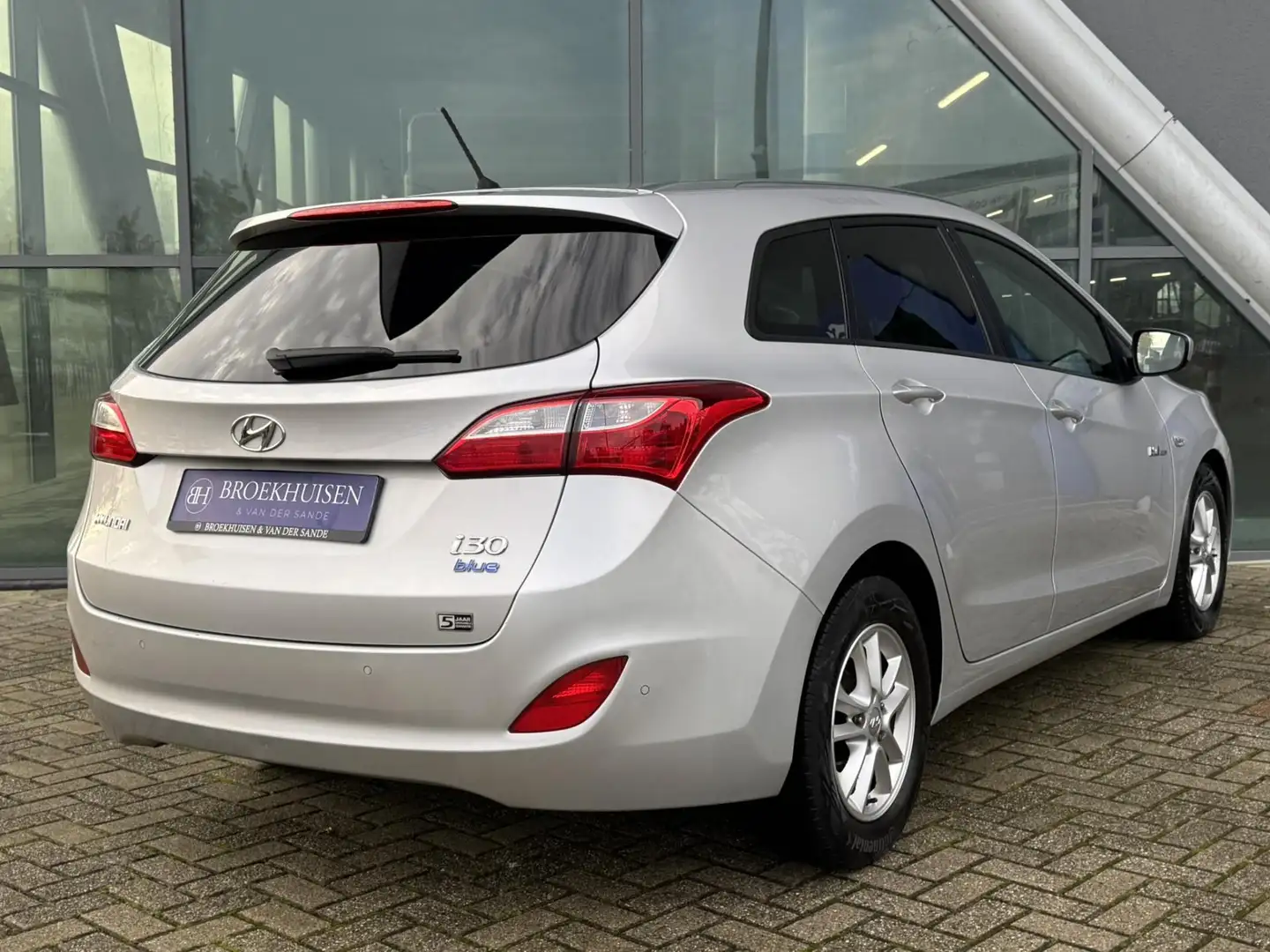 Hyundai i30 Wagon 1.6 GDI i-Motion 135pk Dealer Onderhouden Gris - 2