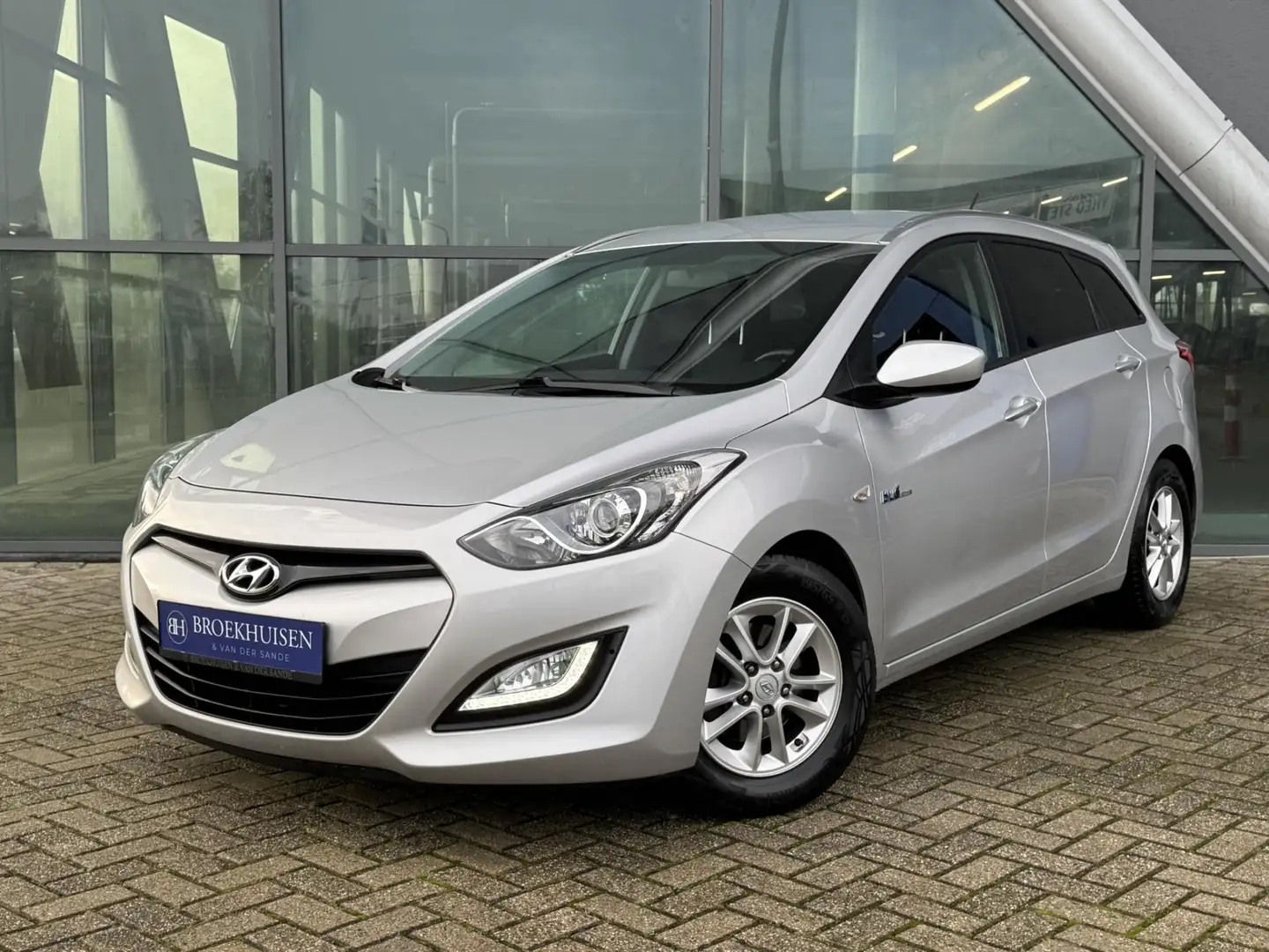 Hyundai i30 Wagon 1.6 GDI i-Motion 135pk Dealer Onderhouden Gris - 1